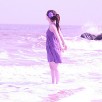 QQ头像紫色背景女生:浪漫系:生活很美好_WWW.TQQA.COM