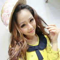 抱着小狗的可爱女生头像:卖萌是与身俱来的天赋_WWW.TQQA.COM