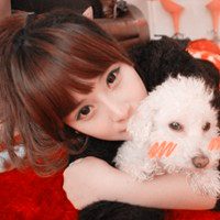 抱狗狗的情侣头像:爱在一起相依为命_WWW.TQQA.COM