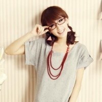 眼镜控气质可爱女生头像:属于我们的烟火_WWW.TQQA.COM