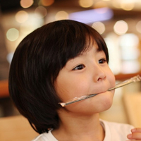 可爱头像小孩:看见你的微笑我就想起童年_WWW.TQQA.COM