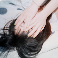 文静女生唯美时尚美女头像:傻傻惹人爱_WWW.TQQA.COM
