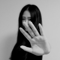 灰白色女生头像_WWW.TQQA.COM