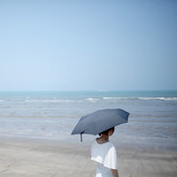海边意境欧美女生头像_WWW.TQQA.COM