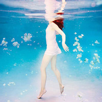 文静女生唯美时尚美女头像:傻傻惹人爱_WWW.TQQA.COM