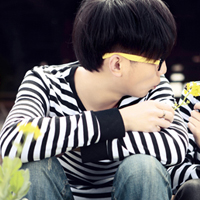 穿情侣装的情侣头像一对/2张_WWW.TQQA.COM