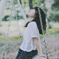 看淡一切:包括你:茶色的邻家小清新女生头像_WWW.TQQA.COM