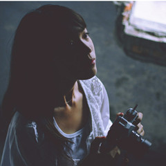 唯美阳光下女生头像:你的沉默我不懂_WWW.TQQA.COM