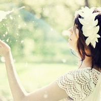 长大以后爱越来越远:森系女生QQ头像:留念从前_WWW.TQQA.COM