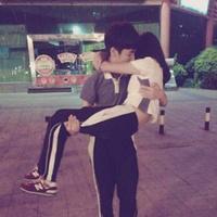 校园穿校服的QQ情侣头像:谁说校服不是情侣装_WWW.TQQA.COM