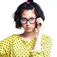 学生情侣头像一左一右:一男一女的单纯恋爱_WWW.TQQA.COM