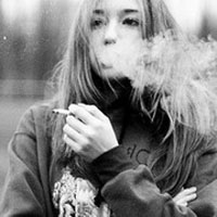 欧美颓废抽烟女生头像_WWW.TQQA.COM