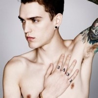 QQ欧美头像男生帅气:欧美帅气男生头像超拽_WWW.TQQA.COM