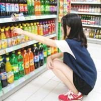 绿色意境女生头像:喜欢夏天闻雨的味道_WWW.TQQA.COM