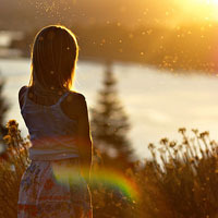 我不能哭:眼镜忍的好辛苦:唯美逆光QQ头像女生_WWW.TQQA.COM