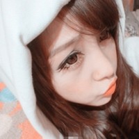 剪刀手吐舌头扮可爱女生头像:95后女头吧精选_WWW.TQQA.COM