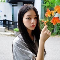 纯真女孩QQ头像:回忆温暖了记忆_WWW.TQQA.COM