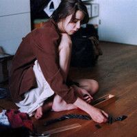 诡异欧美风头像女生:深爱的人伤害也是最深_WWW.TQQA.COM