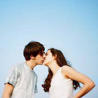 情侣头像接吻一对两张,情侣头像接吻男女合照_WWW.TQQA.COM