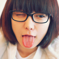 眼镜控气质可爱女生头像:属于我们的烟火_WWW.TQQA.COM