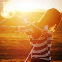 一个人伤感意境头像:听你说想我_WWW.TQQA.COM