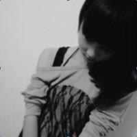 傷感着:心痛着:还愛着:灰色头像女生伤感侧脸_WWW.TQQA.COM