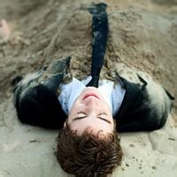 男生qq空间头像欧美:打开的心再次受了伤_WWW.TQQA.COM