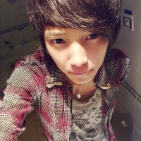 欧美范穿衬衫男生头像_WWW.TQQA.COM