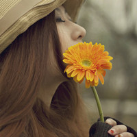 花季少女:戴帽子的唯美女生头像:超赞_WWW.TQQA.COM