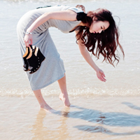 面对大海的唯美意境女生头像:我只想要面朝大海_WWW.TQQA.COM