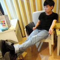 远景QQ头像情侣一男一女两张:幻彩的世界有你有_WWW.TQQA.COM