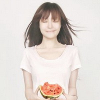 女生吃西瓜头像:吃西瓜的意境唯美女生头像:20_WWW.TQQA.COM
