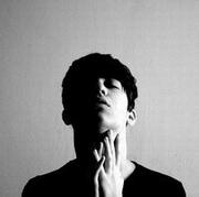 欧美男生悲伤头像图片_WWW.TQQA.COM