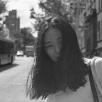 情若能自控:灰色女生带字头像:做一个孤独患者_WWW.TQQA.COM