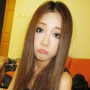 抿嘴个性女生头像_WWW.TQQA.COM