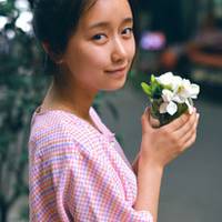 唯美清新女生侧面头像:多少爱不能重来_WWW.TQQA.COM