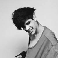 昨夜随风:QQ欧美高清男头像_WWW.TQQA.COM