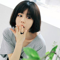 唯美小清新短发女生头像:回忆里寂寞模糊的小时_WWW.TQQA.COM