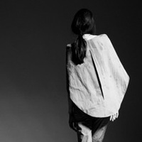 灰色配女生头像伤感:绿茶婊:白莲花_WWW.TQQA.COM