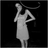 残留的回忆没有快乐:分手后用的伤感黑白头像女_WWW.TQQA.COM