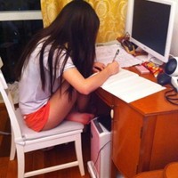 一男一女抱着小猫的QQ情侣头像:爱情就像候鸟_WWW.TQQA.COM