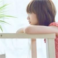 白色背景唯美女生头像_WWW.TQQA.COM