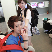 除了你什么都可以忘掉:情侣一对一张头像双人_WWW.TQQA.COM