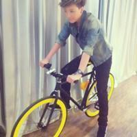 情侣头像一男一女两张不带字意境:命中有你_WWW.TQQA.COM