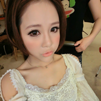 抱着小狗的可爱女生头像:卖萌是与身俱来的天赋_WWW.TQQA.COM