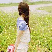 听着你甜甜的话语:剪刀手唯美头像女生_WWW.TQQA.COM