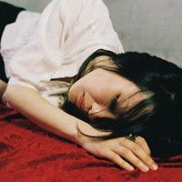 看见天上的微光:意境女生长发不带字qq头像_WWW.TQQA.COM