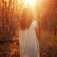 夕阳下的唯美女生头像_WWW.TQQA.COM