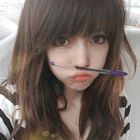 阳光下微笑的女生头像:生活要乐观_WWW.TQQA.COM