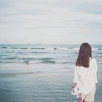 小清新阳光QQ女生头像:思念化作回忆_WWW.TQQA.COM